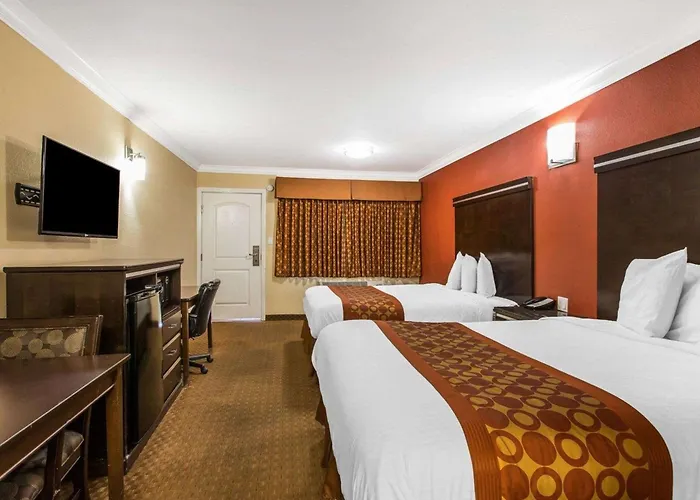 Rodeway Inn & Suites Corona