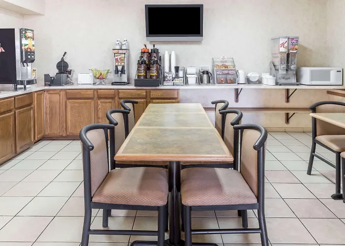 Super 8 By Wyndham Woodstock