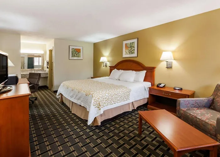 Days Inn By Wyndham Kent - Akron