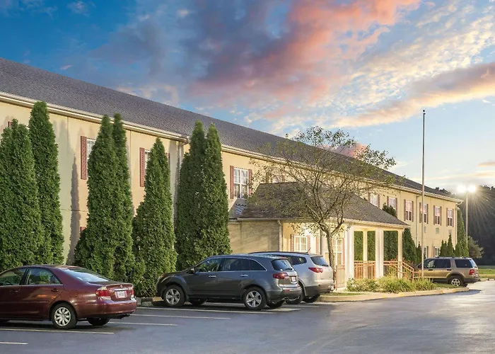 Super 8 By Wyndham Maumee Perrysburg Toledo Area