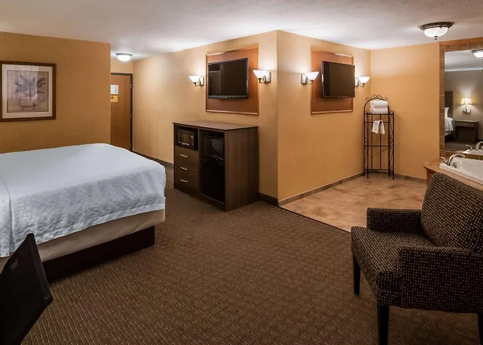 Best Western Plus North Canton Inn & Suites
