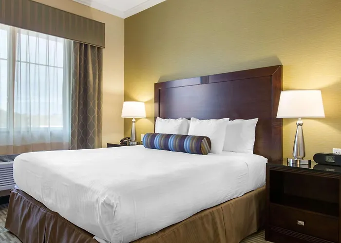 The Oaks Hotel & Suites