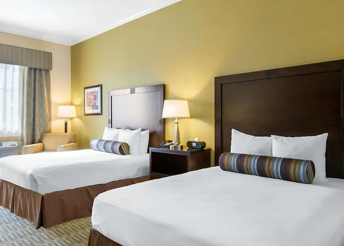 The Oaks Hotel & Suites