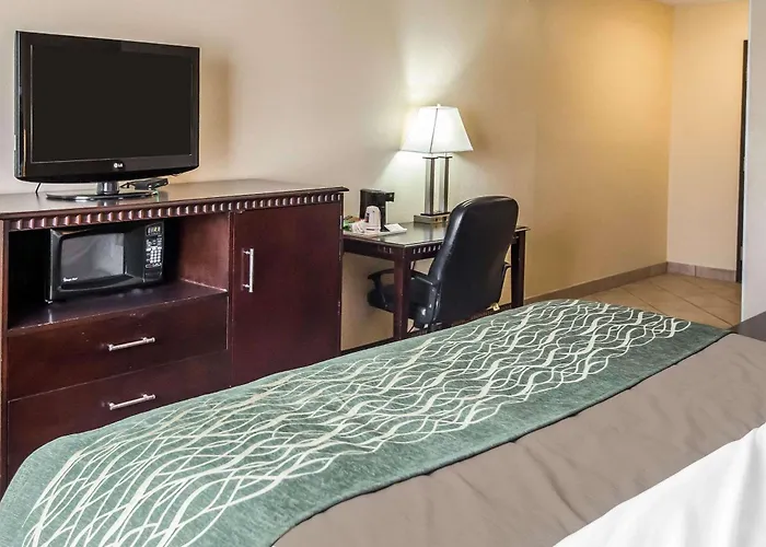 Econo Lodge Inn & Suites Monroe