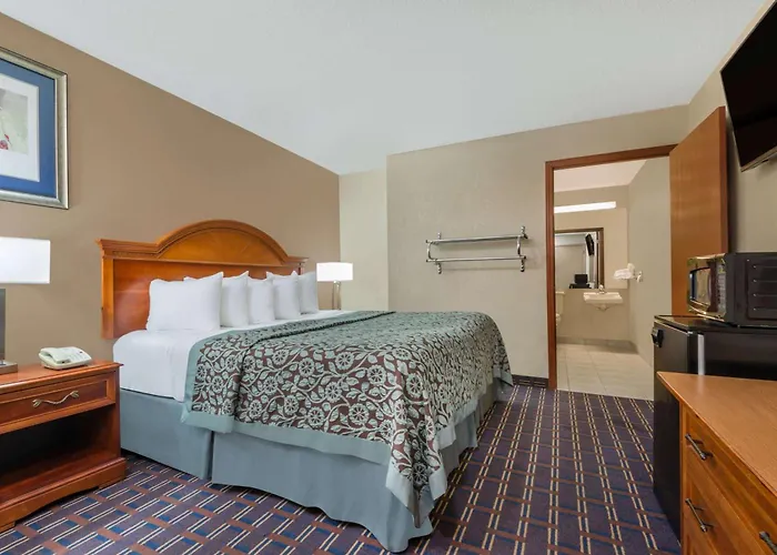 Days Inn By Wyndham Maumee/Toledo