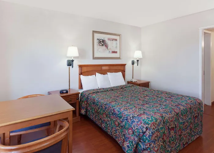 Days Inn And Suites Palmdale/Lancaster