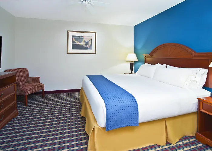 Holiday Inn Express & Suites Petoskey By Ihg