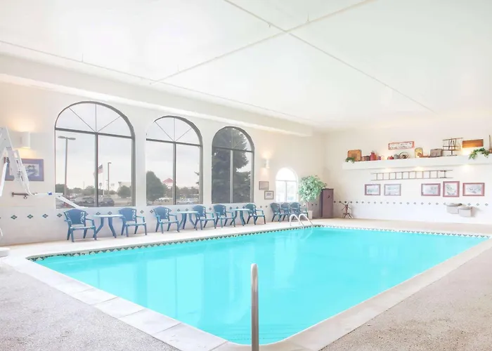Super 8 By Wyndham West Branch