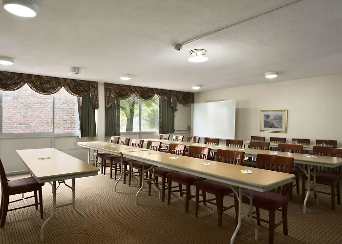 Days Inn By Wyndham Sidney Oh