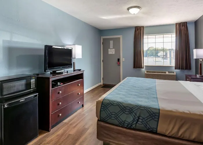 Econo Lodge Inn & Suites Sandusky South
