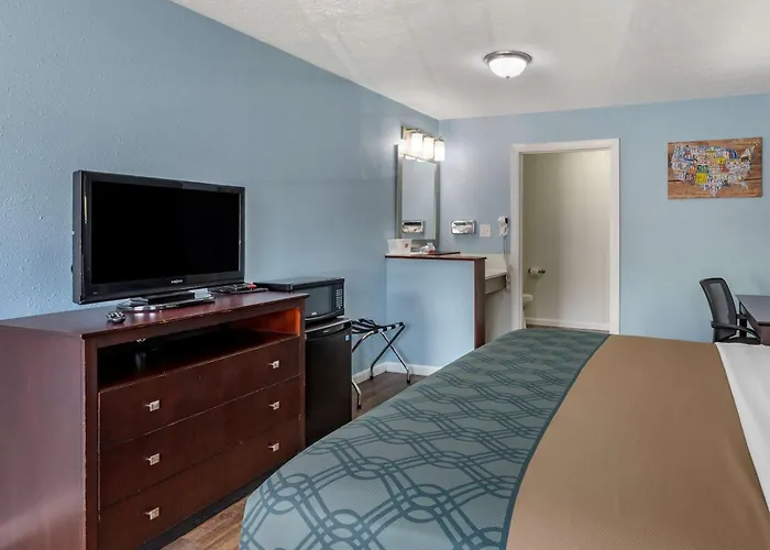 Econo Lodge Inn & Suites Sandusky South