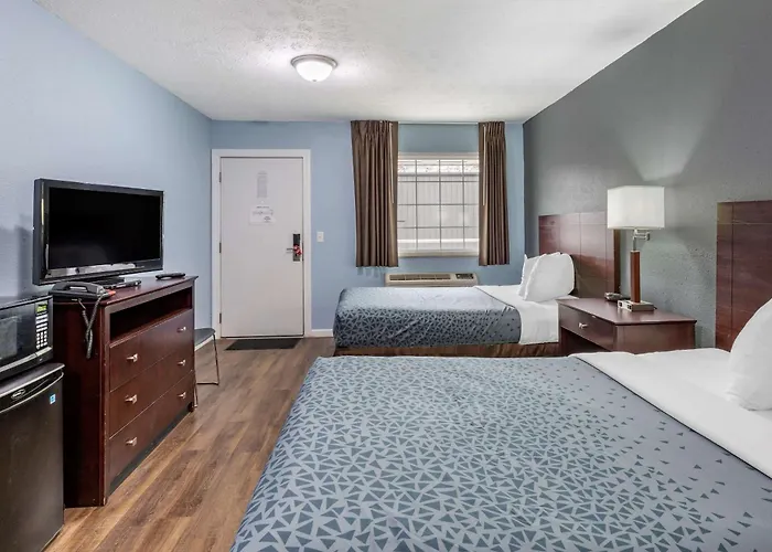 Econo Lodge Inn & Suites Sandusky South