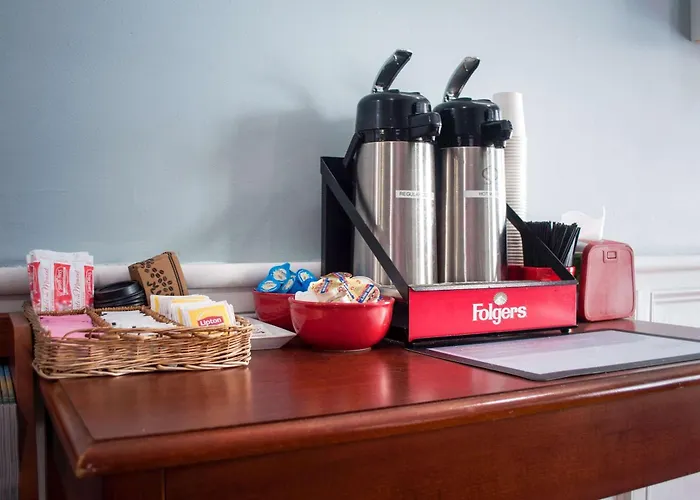 Econo Lodge Inn & Suites Sandusky South