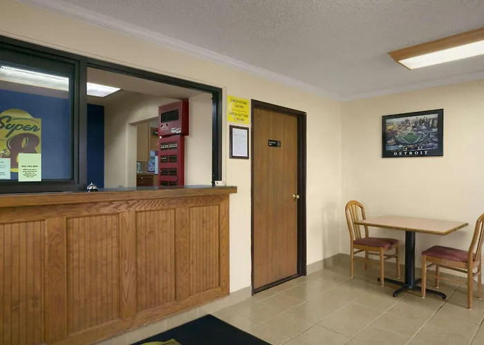 Super 8 By Wyndham Saginaw