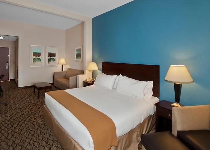 Holiday Inn Express Hotel & Suites - Concord By Ihg