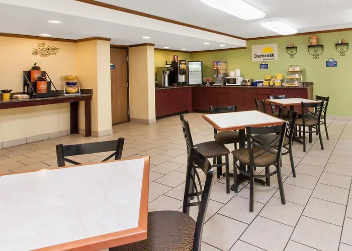 Days Inn & Suites By Wyndham Madison Heights Mi