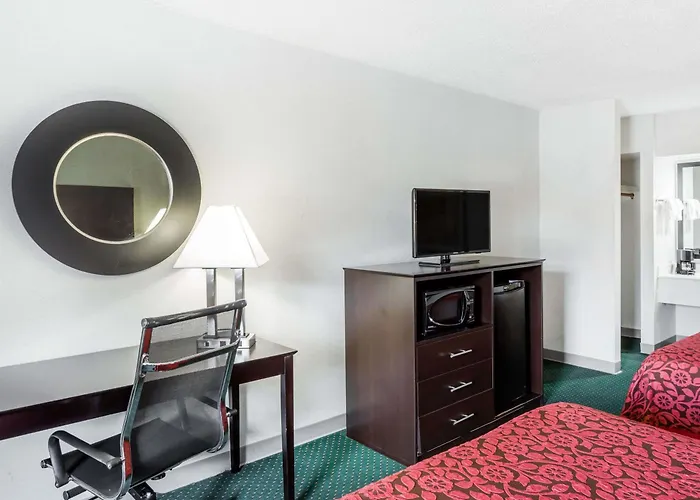 Days Inn By Wyndham Hendersonville