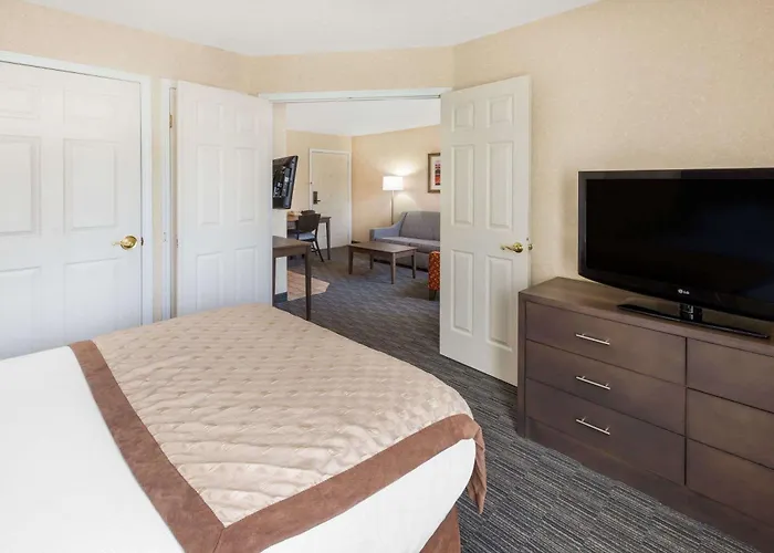 Birch Hill Suites Detroit-Warren