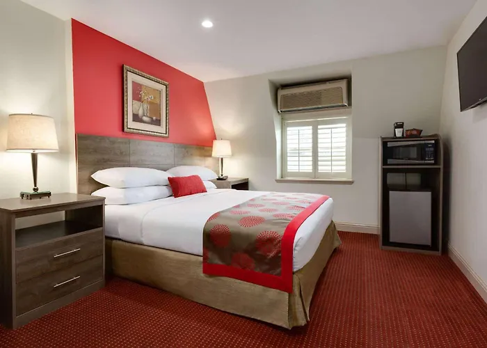 Ramada By Wyndham Oakland Downtown City Center
