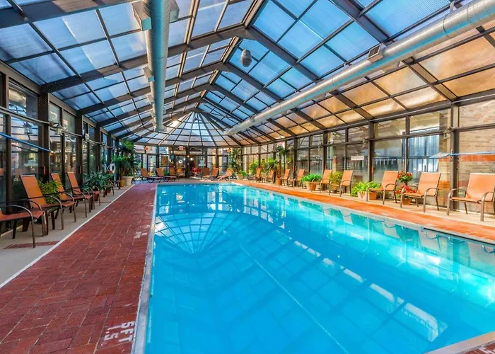 Comfort Inn & Suites Erie - Splash Lagoon Indoor Waterpark