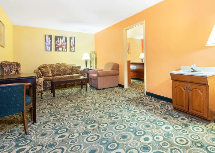 Days Inn By Wyndham Opelika