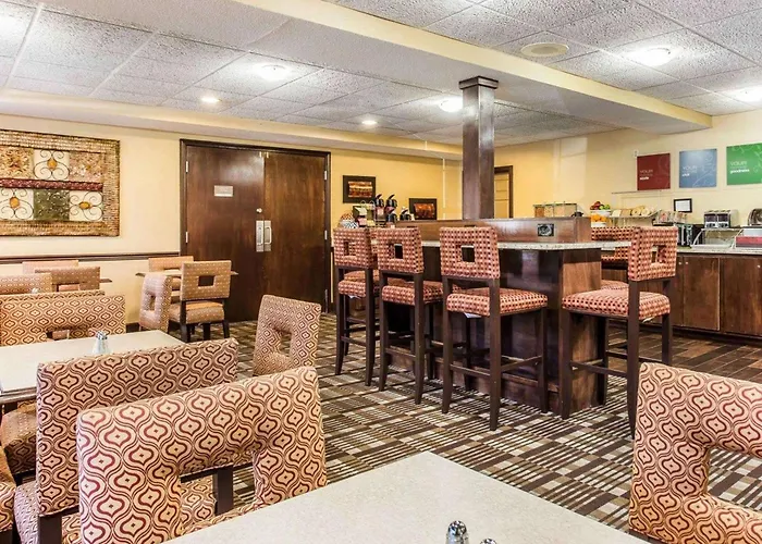 Comfort Inn & Suites Ballpark Area