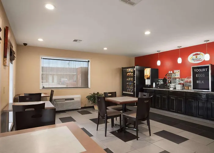 Super 8 By Wyndham Henryetta