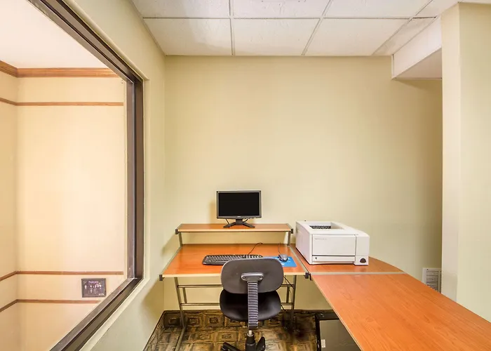 Quality Inn & Suites Midamerica Industrial Park Area