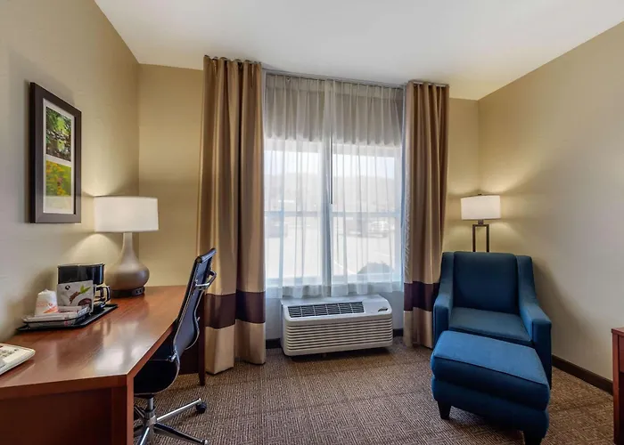 Comfort Inn & Suites Northern Kentucky