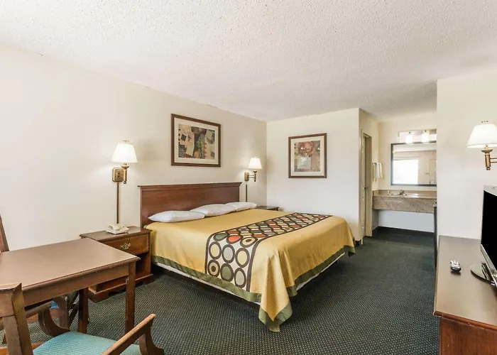 Super 8 By Wyndham Slidell