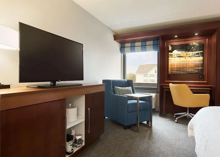 Hampton Inn Appleton-Fox River Mall Area