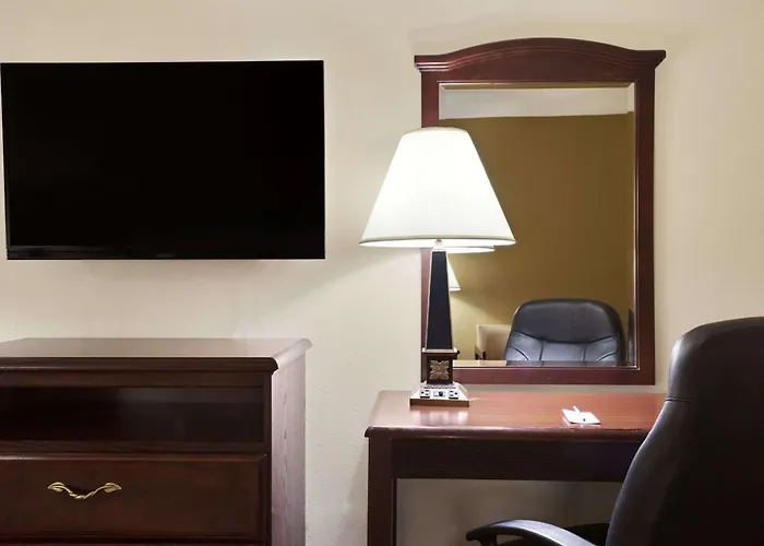 Travelodge By Wyndham La Porte/Michigan City Area