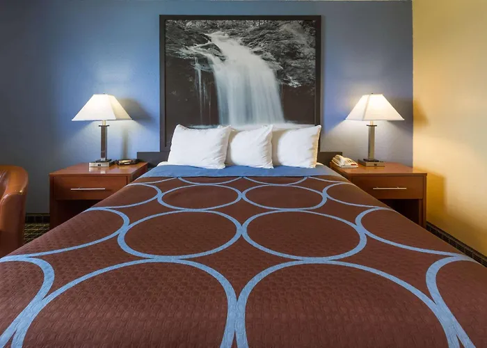 Super 8 By Wyndham Janesville
