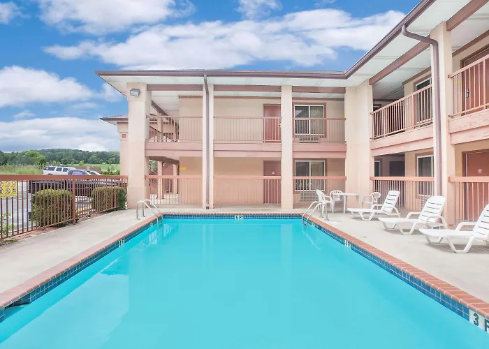 Super 8 By Wyndham Decatur Priceville