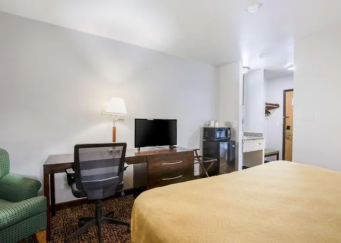 Econo Lodge Milwaukee Airport