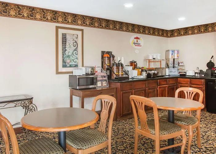 Super 8 By Wyndham Cabot