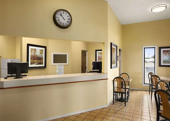 Super 8 By Wyndham Marion