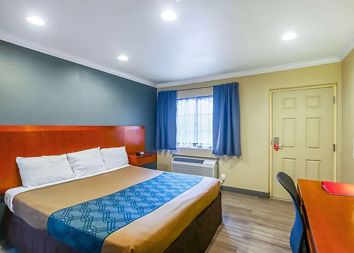 Econo Lodge San Bernardino I-215