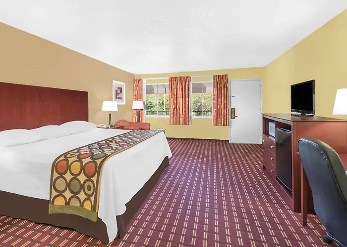 Super 8 By Wyndham Kerrville Tx