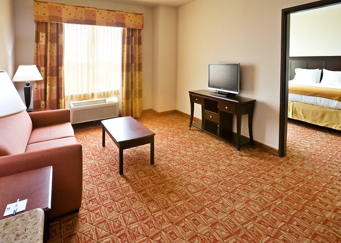 Holiday Inn Express & Suites Denison North-Lake Texoma
