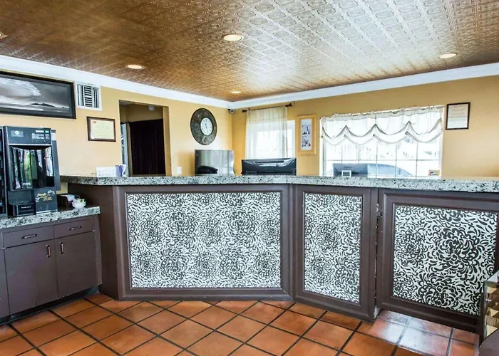 Econo Lodge Cocoa Beach - Near The Port