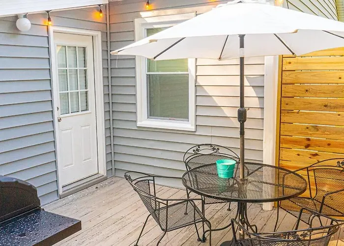Homey Bungalow Convenient To Marietta And I-75!