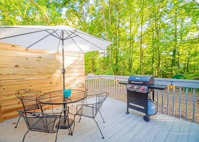 Homey Bungalow Convenient To Marietta And I-75!