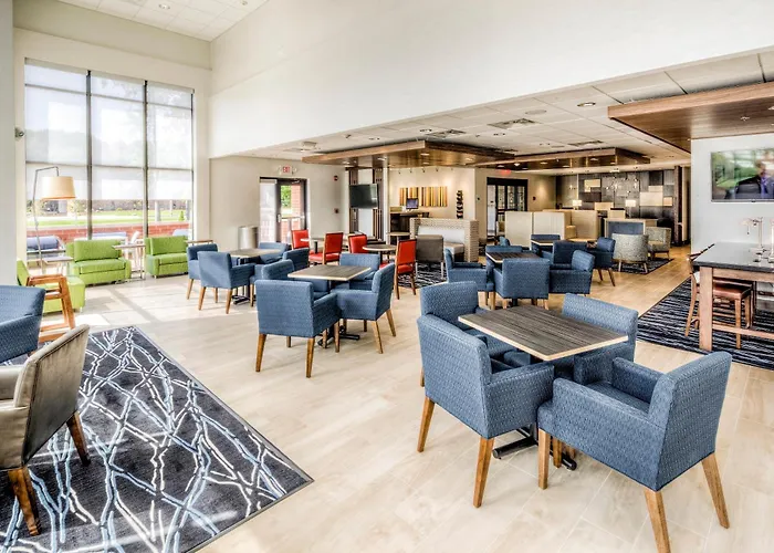 Holiday Inn Express & Suites Cleveland/Westlake By Ihg