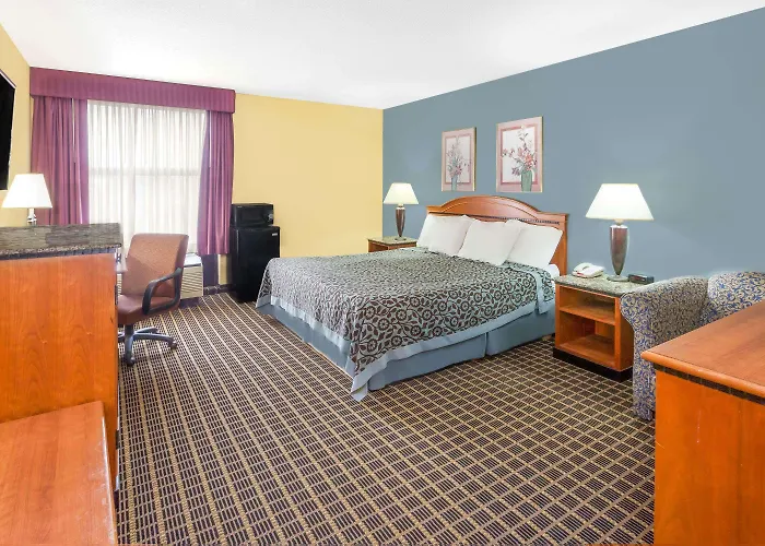 Days Inn & Suites By Wyndham Kalamazoo