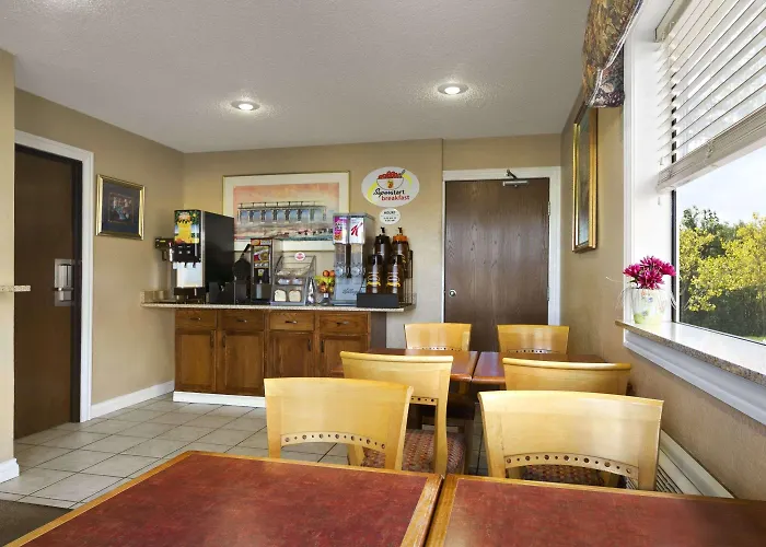 Super 8 By Wyndham Kalamazoo