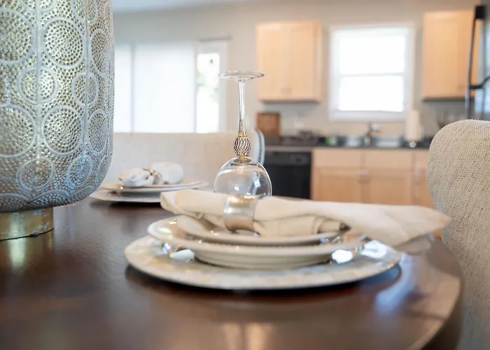 Kannapolis Elegant Townhouse - Right Side