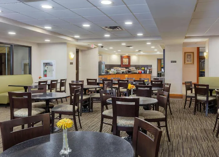 La Quinta By Wyndham Garden City