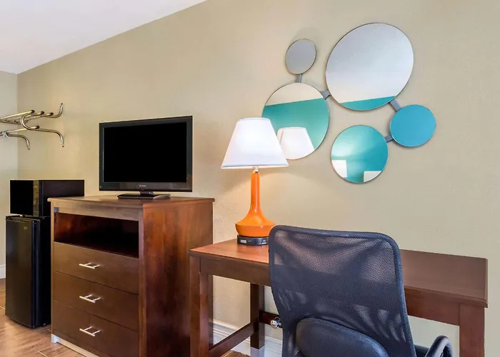 Howard Johnson By Wyndham Lakeland