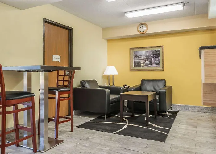 Quality Inn & Suites Pittsburgh Harmarville